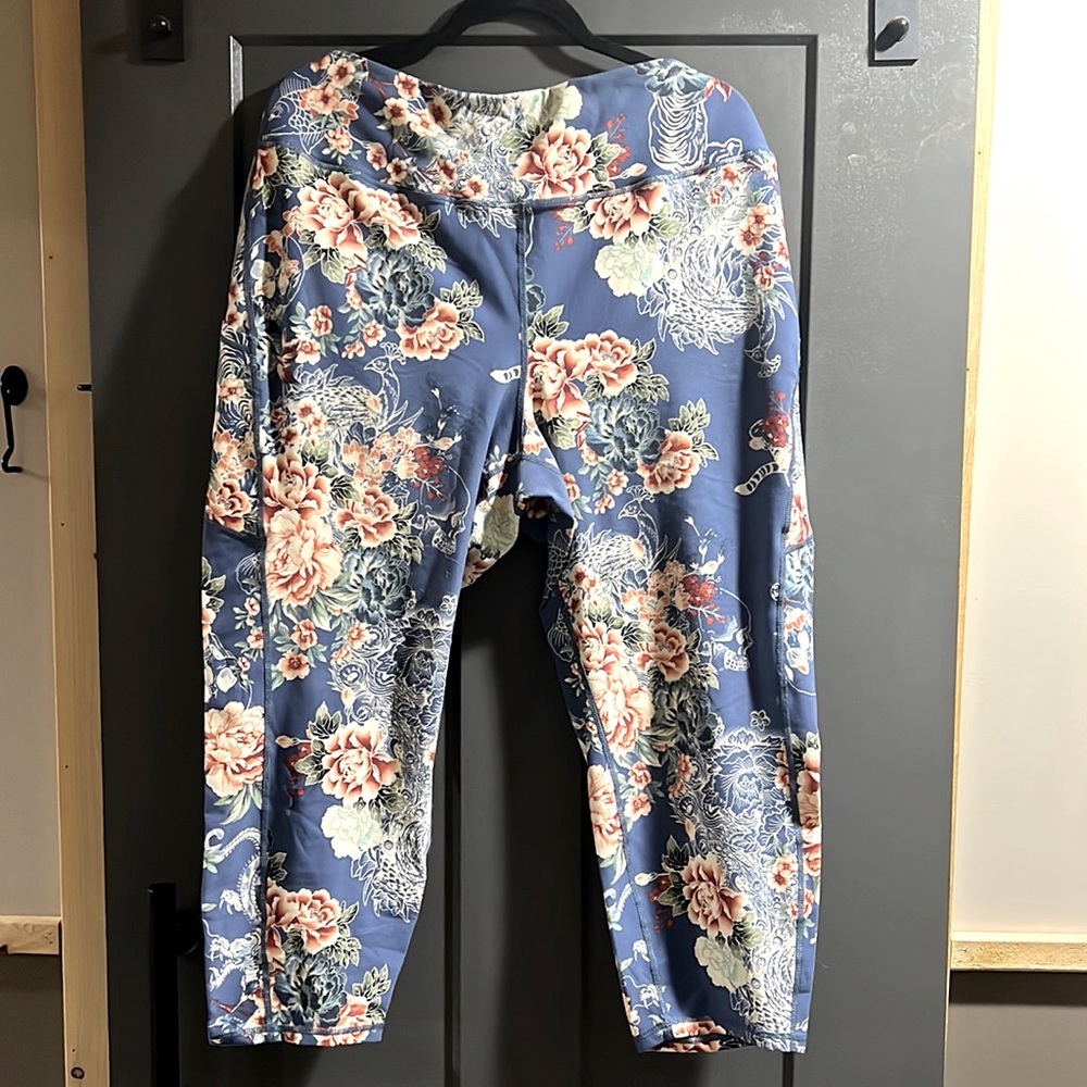 Like New Torrid Active Crop Legging- Floral- Size 4
